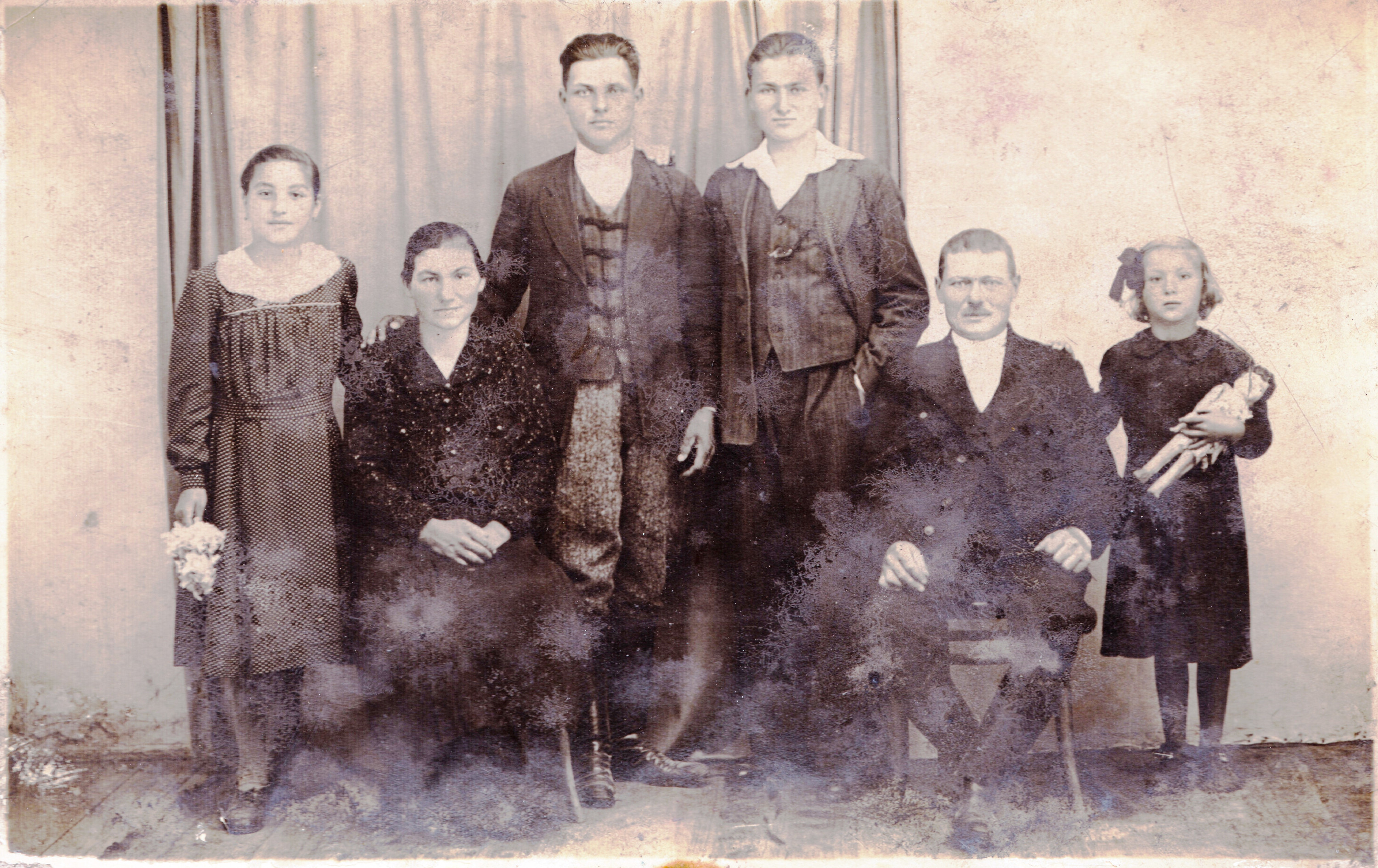 Laczkó-Angi Mihály és családja