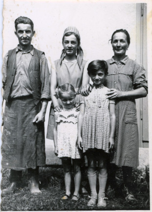 Portik Dobos Dezső családjával