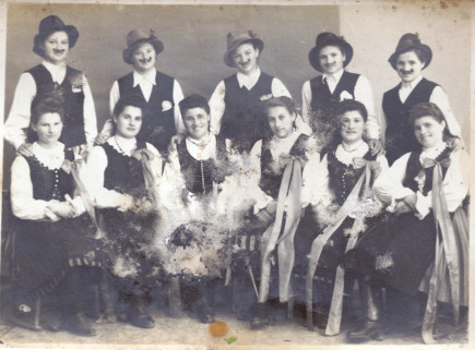 Remetei leányok Gyergyószentmiklóson