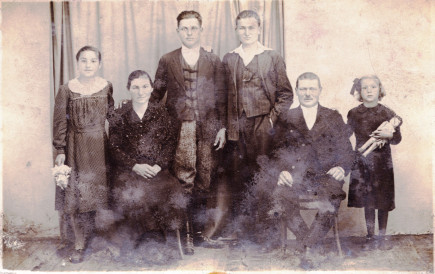 Laczkó-Angi Mihály és családja