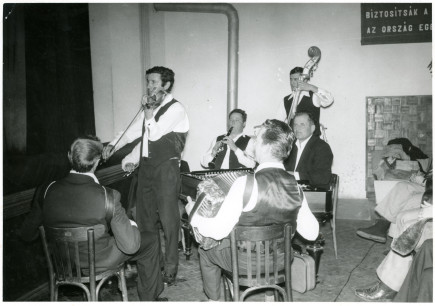 Műsor a kultúrházban zenekari kísérettel