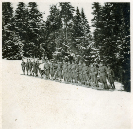 Bakos Dénes szakaszvezető csapatsíkiképzésen a Tölgyesi-szorosban